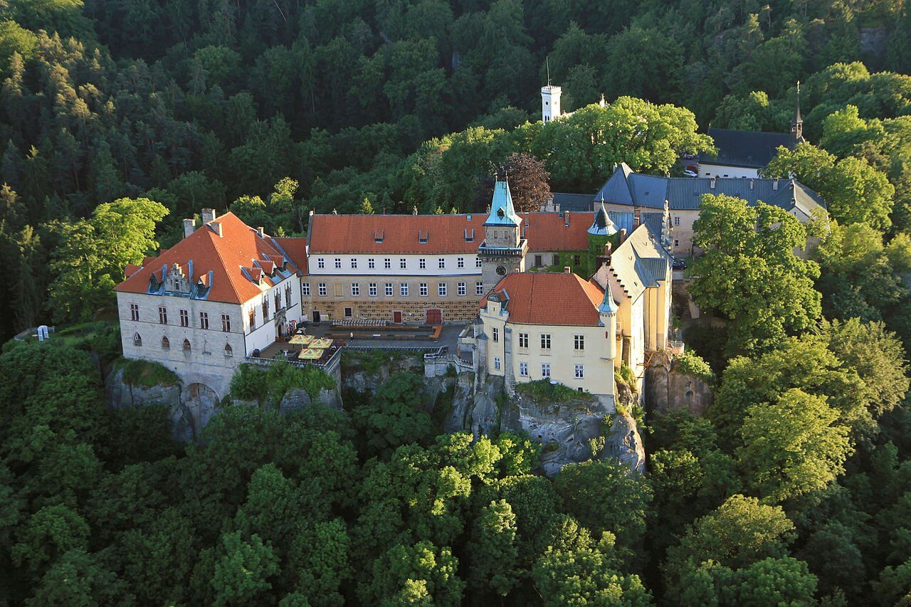 Obrázek zámku Hrubá Skála